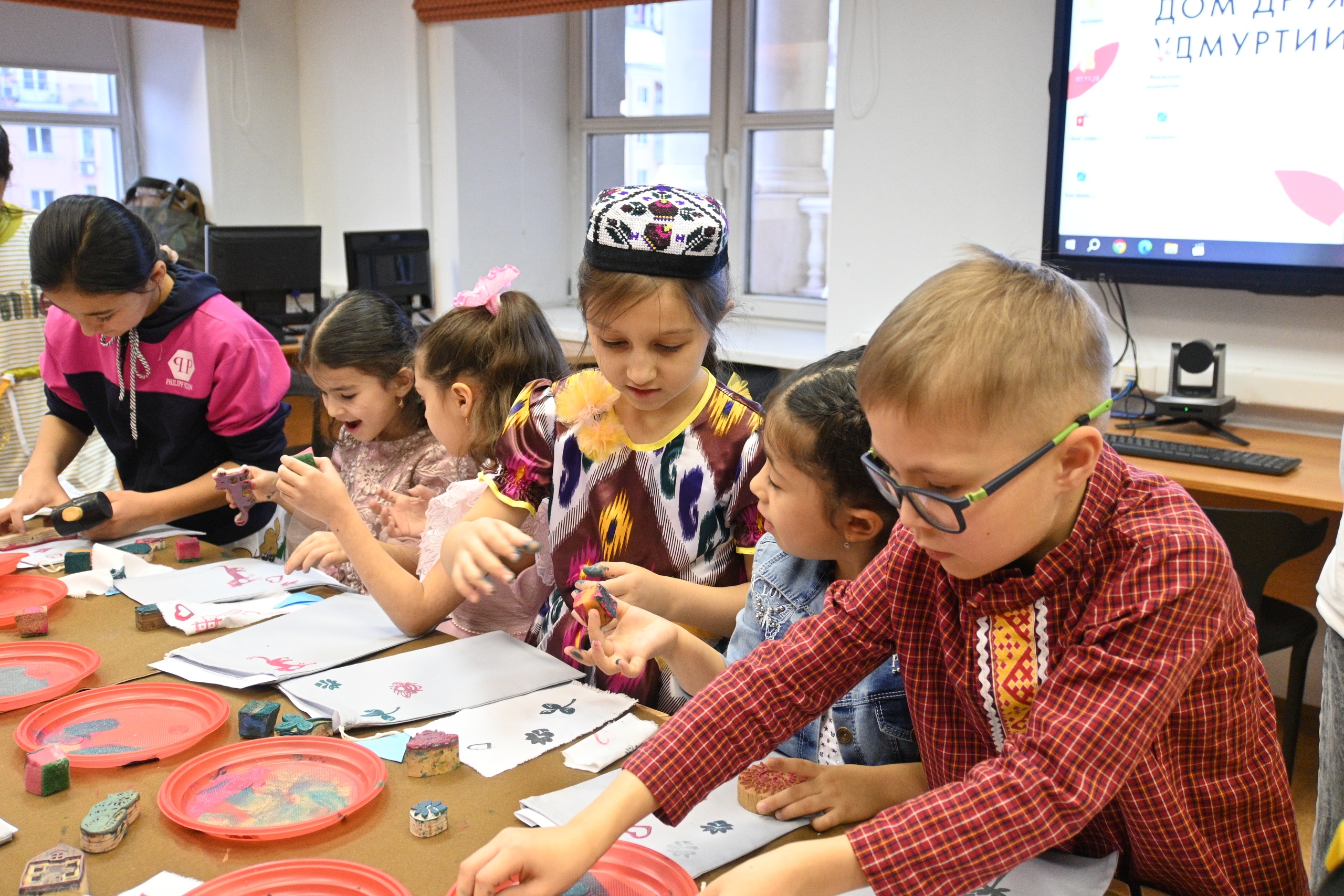 Семейные занятия центра Можем-поможем